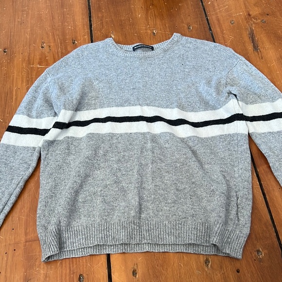Brandy Melville sweater - Picture 1 of 1